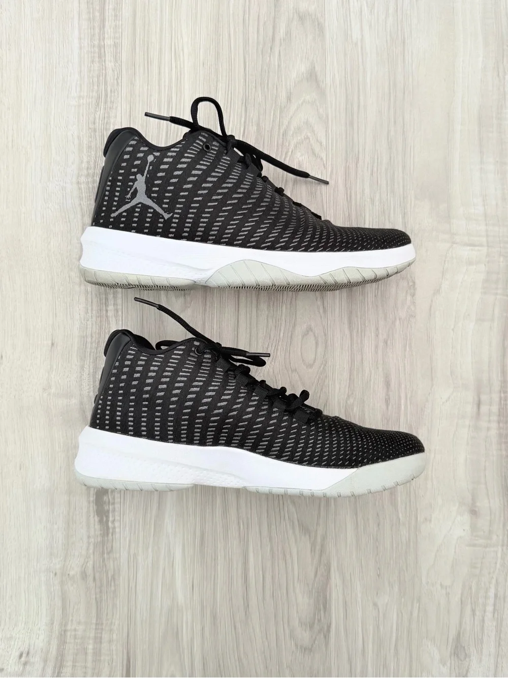 Nike Air Jordan B. Fly sneakers in a Black/Dark